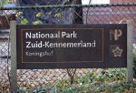 Haarlem e.o. 2 november 2024
Paul Witteman en (ex) partner Melinde Kassens wandelend in het bos winkelend  en bij het huis van Melinde Kassens in de buurt van het huis van Paul . Nationaal Park Zuid Kennemerland