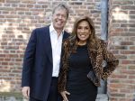Broek en Waterland 26 oktober 2024
Douwe Bob en Anouk trouwen in de kerk van Broek en Waterland . Douwe arriveert met zijn zoontje op een paard bij de kerk. Patty Brard kwam met haar man Antoine