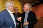 Amstelveen 14 november 2024
Opening expositie en boekpresentatie van 80 jaar Jeroen Krabbe in het Cobra Museum . Joop v d Ende overhandit het eerste boek . Vrouw Herma Krabbe zit op de eerste rij samen met zoon Jasper en Jacob Krabbe . Paul Haenen
