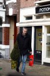 Amsterdam 28 november 2024
Paul v Ewijk met kleine kerstboom .