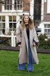 Amsterdam 29 november 2024
Fotouurtje Koninklijk huis met Koning Willem Alexander Koningin Maxima Prinses Amalia Prinses Alexia Prinses Ariane en hun hondje Mambo . De shoot vond plaats op het Begijnhof in het centrum van Amsterdam.