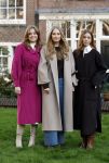 Amsterdam 29 november 2024
Fotouurtje Koninklijk huis met Koning Willem Alexander Koningin Maxima Prinses Amalia Prinses Alexia Prinses Ariane en hun hondje Mambo . De shoot vond plaats op het Begijnhof in het centrum van Amsterdam.