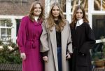 Amsterdam 29 november 2024
Fotouurtje Koninklijk huis met Koning Willem Alexander Koningin Maxima Prinses Amalia Prinses Alexia Prinses Ariane en hun hondje Mambo . De shoot vond plaats op het Begijnhof in het centrum van Amsterdam.