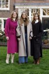 Amsterdam 29 november 2024
Fotouurtje Koninklijk huis met Koning Willem Alexander Koningin Maxima Prinses Amalia Prinses Alexia Prinses Ariane en hun hondje Mambo . De shoot vond plaats op het Begijnhof in het centrum van Amsterdam.