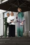 Soestdijk 20 november 2024
Prinses Margarita opent de tentoonstelling schitteren op Soestdijk . Patrick v Katwijk heeft de fotos gemaakt . Prinses Margarita  Maya Meijer-Bergmans en curator Nicole Uniquole