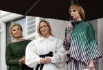 Soestdijk 20 november 2024
Prinses Margarita opent de tentoonstelling schitteren op Soestdijk . Patrick v Katwijk heeft de fotos gemaakt . Prinses Margarita  Maya Meijer-Bergmans en curator Nicole Uniquole