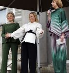 Soestdijk 20 november 2024
Prinses Margarita opent de tentoonstelling schitteren op Soestdijk . Patrick v Katwijk heeft de fotos gemaakt . Prinses Margarita  Maya Meijer-Bergmans en curator Nicole Uniquole