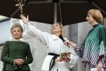 Soestdijk 20 november 2024
Prinses Margarita opent de tentoonstelling schitteren op Soestdijk . Patrick v Katwijk heeft de fotos gemaakt . Prinses Margarita  Maya Meijer-Bergmans en curator Nicole Uniquole