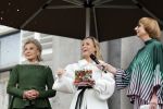 Soestdijk 20 november 2024
Prinses Margarita opent de tentoonstelling schitteren op Soestdijk . Patrick v Katwijk heeft de fotos gemaakt . Prinses Margarita  Maya Meijer-Bergmans en curator Nicole Uniquole