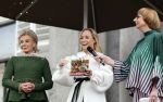 Soestdijk 20 november 2024
Prinses Margarita opent de tentoonstelling schitteren op Soestdijk . Patrick v Katwijk heeft de fotos gemaakt . Prinses Margarita  Maya Meijer-Bergmans en curator Nicole Uniquole