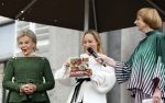 Soestdijk 20 november 2024
Prinses Margarita opent de tentoonstelling schitteren op Soestdijk . Patrick v Katwijk heeft de fotos gemaakt . Prinses Margarita  Maya Meijer-Bergmans en curator Nicole Uniquole
