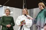 Soestdijk 20 november 2024
Prinses Margarita opent de tentoonstelling schitteren op Soestdijk . Patrick v Katwijk heeft de fotos gemaakt . Prinses Margarita  Maya Meijer-Bergmans en curator Nicole Uniquole