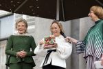 Soestdijk 20 november 2024
Prinses Margarita opent de tentoonstelling schitteren op Soestdijk . Patrick v Katwijk heeft de fotos gemaakt . Prinses Margarita  Maya Meijer-Bergmans en curator Nicole Uniquole