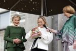 Soestdijk 20 november 2024
Prinses Margarita opent de tentoonstelling schitteren op Soestdijk . Patrick v Katwijk heeft de fotos gemaakt . Prinses Margarita  Maya Meijer-Bergmans en curator Nicole Uniquole