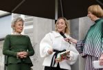 Soestdijk 20 november 2024
Prinses Margarita opent de tentoonstelling schitteren op Soestdijk . Patrick v Katwijk heeft de fotos gemaakt . Prinses Margarita  Maya Meijer-Bergmans en curator Nicole Uniquole