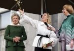 Soestdijk 20 november 2024
Prinses Margarita opent de tentoonstelling schitteren op Soestdijk . Patrick v Katwijk heeft de fotos gemaakt . Prinses Margarita  Maya Meijer-Bergmans en curator Nicole Uniquole