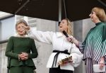 Soestdijk 20 november 2024
Prinses Margarita opent de tentoonstelling schitteren op Soestdijk . Patrick v Katwijk heeft de fotos gemaakt . Prinses Margarita  Maya Meijer-Bergmans en curator Nicole Uniquole