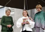 Soestdijk 20 november 2024
Prinses Margarita opent de tentoonstelling schitteren op Soestdijk . Patrick v Katwijk heeft de fotos gemaakt . Prinses Margarita  Maya Meijer-Bergmans en curator Nicole Uniquole