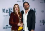 Amsterdam 24 oktober 2024
Rode loper verslag feestelijke opening
Imagine Fantastic Film Festival met de film Mr.K  van Tallulah Schwab met in de hoofdrol Crispin Glover. Ruth Becquart met partner