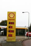 Valkenswaard en Zaltbommel 21 oktober 2025
Het prijsverschil tussen een Shell Express en een shell langs de A2 is bijna 30 cent per liter .