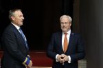 Amsterdam 3 december 2024
Uitreiking Prins Calus prijzen in het paleis op de dam . Aanwezig names koninklijke familie , Koning Willem Alexander Prins Constantijn Prinses Laurentien  en Prinses Mabel . Hofmaarschalk Sjoert Klein Schiphorst