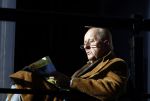 Amsterdam 3 november 2024
Theo Hiddema in het zonnetje voor zijn huis genietend van het najaarszonnetje.