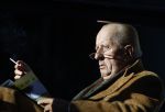 Amsterdam 3 november 2024
Theo Hiddema in het zonnetje voor zijn huis genietend van het najaarszonnetje.