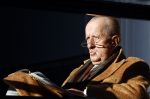 Amsterdam 3 november 2024
Theo Hiddema in het zonnetje voor zijn huis genietend van het najaarszonnetje.