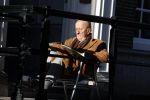 Amsterdam 3 november 2024
Theo Hiddema in het zonnetje voor zijn huis genietend van het najaarszonnetje.