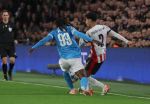 Eindhoven, 21 Oktober 2025
CL Wedstrijd PSV-Napolie, eindstand 6-2
Anass Salah-Eddine in duel met Frank Anguissa
