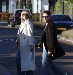 Wilnis 9 november 2025
Andre Hazes en zijn vriendin Noa Braaf vertrekken vanaf hun huis .