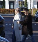Wilnis 9 november 2025
Andre Hazes en zijn vriendin Noa Braaf vertrekken vanaf hun huis .