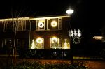 Wilnis 9 november 2025
Het huis van Andre Hazes en Noa Braaf is al helemaal versierd met kerstverlichting .