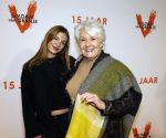Leiden 30 oktober 2025
15 jaar de musical soldaat v Oranje . Annewil Blankers met kleindochter