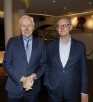 Amsterdam 26 oktober 2025
Boekpresentatie boek over 80 jaar het DeLaMar theater . Simone Kleinsma kreg uit handen van Janine v d Ende en Joop v d Ende het eerste exemplaar. Arthur Japin met partner