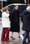 Den Haag 20 november 2025
 Prinses Amalia en haar vader Koning Willem Alexander bij de Grote Kerk, na de Bijzondere Verenigde Vergadering van de Eerste en Tweede Kamer, ter gelegenheid van de tachtigste verjaardag dat het parlement na de Tweede Wereldoorlog voor het eerst weer in gezamenlijkheid bijeenkwam. Eerste Kamervoorzitter Mei Li Vos Tweede Kamervoorzitter Thom van Campenvingen ze op .. Frits Barend en dochter Barbara Barend tezamen met lijsttrekker Mirjam Bikker en (klein)zoon Seb.