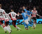 Eindhoven, 21 Oktober 2025
CL Wedstrijd PSV-Napolie, eindstand 6-2
Billy Gilmour in duel met Ismael Saibari