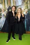 Amsterdam 18 november 2025
Premiere Wicked in het deLaMar theater . carola Kirschbaum met partner Koen Weiland