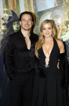 Amsterdam 18 november 2025
Premiere Wicked in het deLaMar theater . carola Kirschbaum met partner Koen Weiland