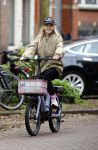 Amsterdam 13 november 2025
Chantal Janzen op de fiets in Amsterdam zuid.