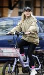 Amsterdam 13 november 2025
Chantal Janzen op de fiets in Amsterdam zuid.
