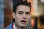 Hilversum 19 november 2025
Boekpresentatie boek Douwe Bob . Hij krijgt het eerste exeplaar uit handen van Arie Boomsma .