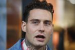 Hilversum 19 november 2025
Boekpresentatie boek Douwe Bob . Hij krijgt het eerste exeplaar uit handen van Arie Boomsma .