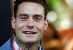 Hilversum 19 november 2025
Boekpresentatie boek Douwe Bob . Hij krijgt het eerste exeplaar uit handen van Arie Boomsma .