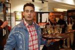Hilversum 19 november 2025
Boekpresentatie boek Douwe Bob . Hij krijgt het eerste exeplaar uit handen van Arie Boomsma .