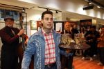 Hilversum 19 november 2025
Boekpresentatie boek Douwe Bob . Hij krijgt het eerste exeplaar uit handen van Arie Boomsma .