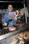 Hilversum 19 november 2025
Boekpresentatie boek Douwe Bob . Hij krijgt het eerste exeplaar uit handen van Arie Boomsma .