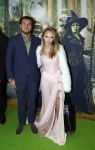 Amsterdam 18 november 2025
Premiere Wicked in het deLaMar theater . Emma Kok kwam met zijn nieuwe vriendin