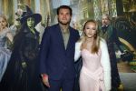 Amsterdam 18 november 2025
Premiere Wicked in het deLaMar theater . Emma Kok kwam met zijn nieuwe vriendin