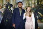 Amsterdam 18 november 2025
Premiere Wicked in het deLaMar theater . Emma Kok poseert met partner Jort Knoop